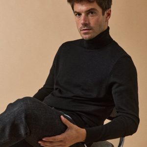 Pull fin col roulé laine mérinos homme