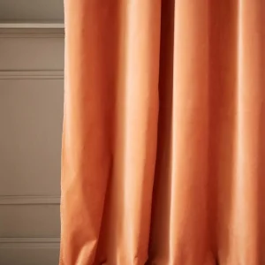 Rideau en velours ras à oeillets