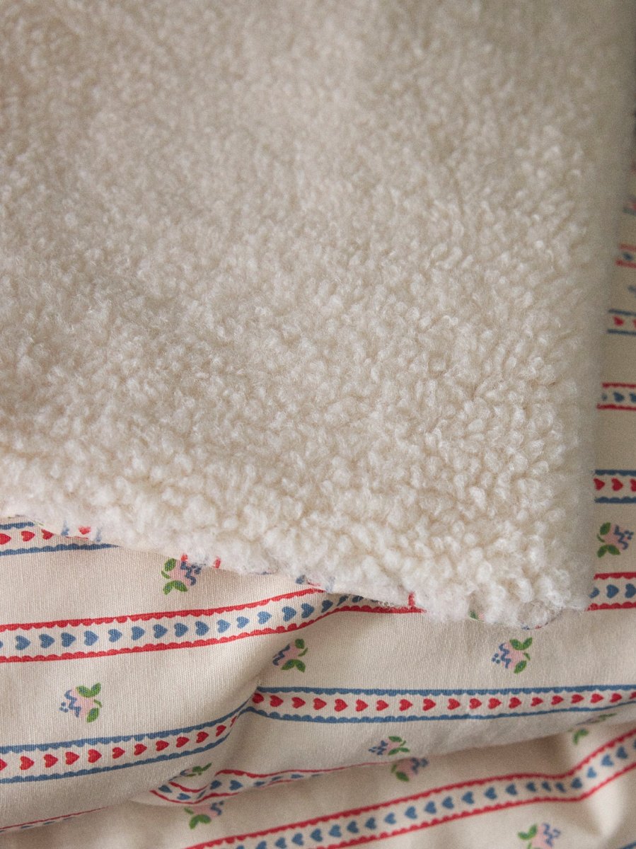 Plaid réversible sherpa et imprimé Avril – Image 5