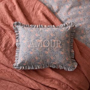 Coussin brodé Amour