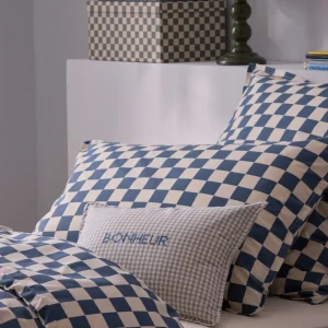 Housse de coussin petits carreaux brodée