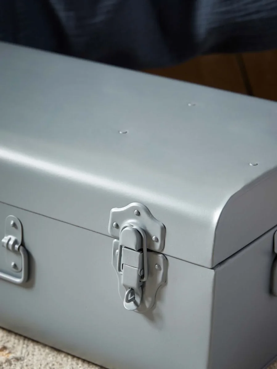 Malle de rangement en métal – Image 6