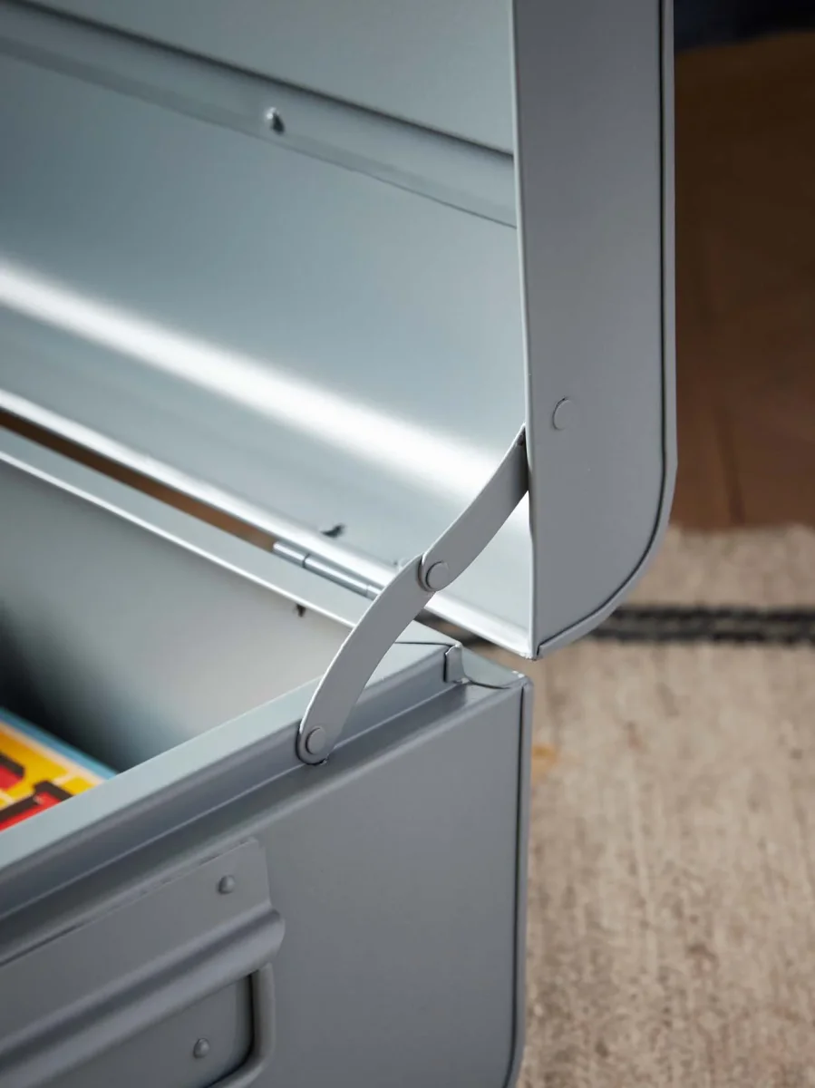 Malle de rangement en métal – Image 4