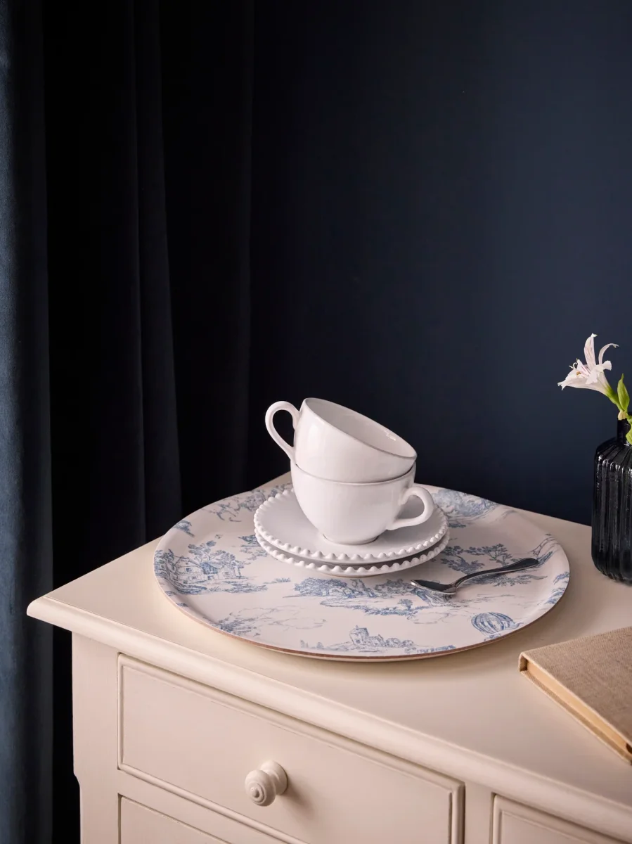 Plateau rond en bois "Esprit Jouy" – Image 3