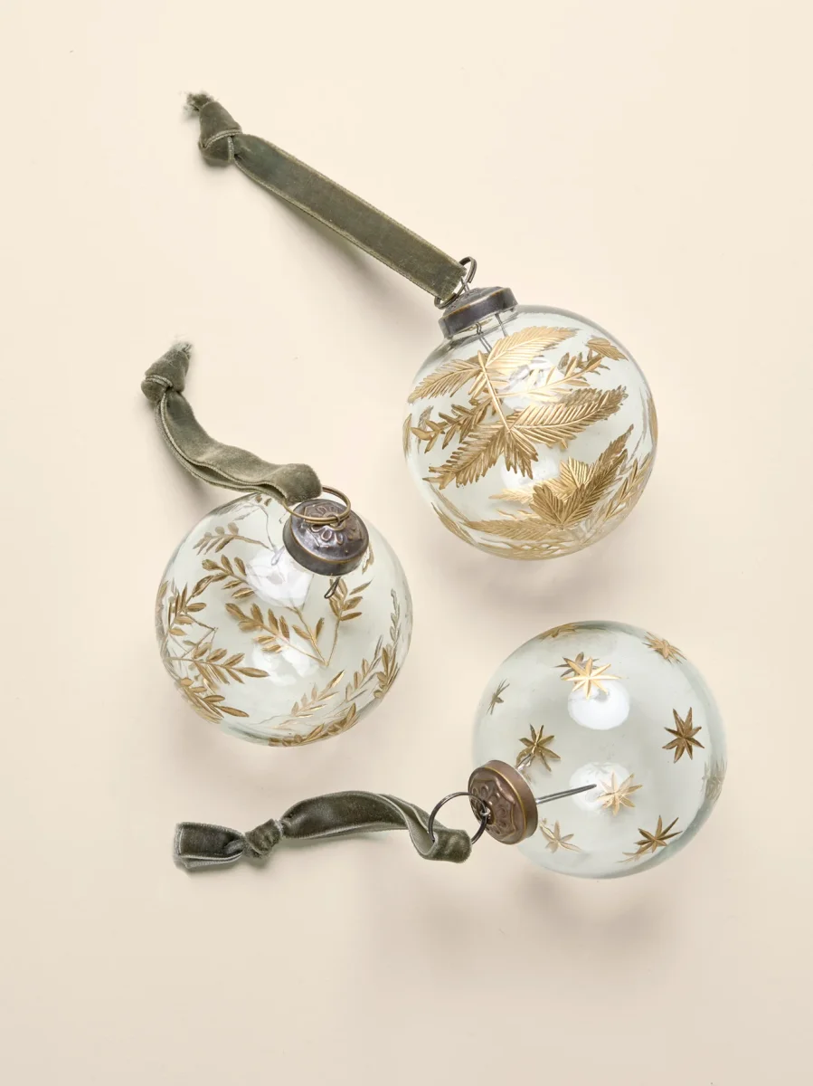 Boule de Noël en verre peinte à la main par lot de 3 – Image 8