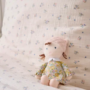 Poupée en velours et tissu Liberty