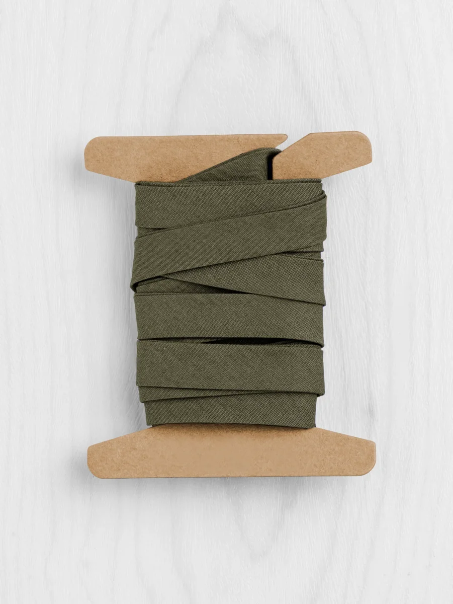 Double-Fold Cotton Poplin Bias Tape - 1/2" (13mm) wide - Dark Olive – Image 2