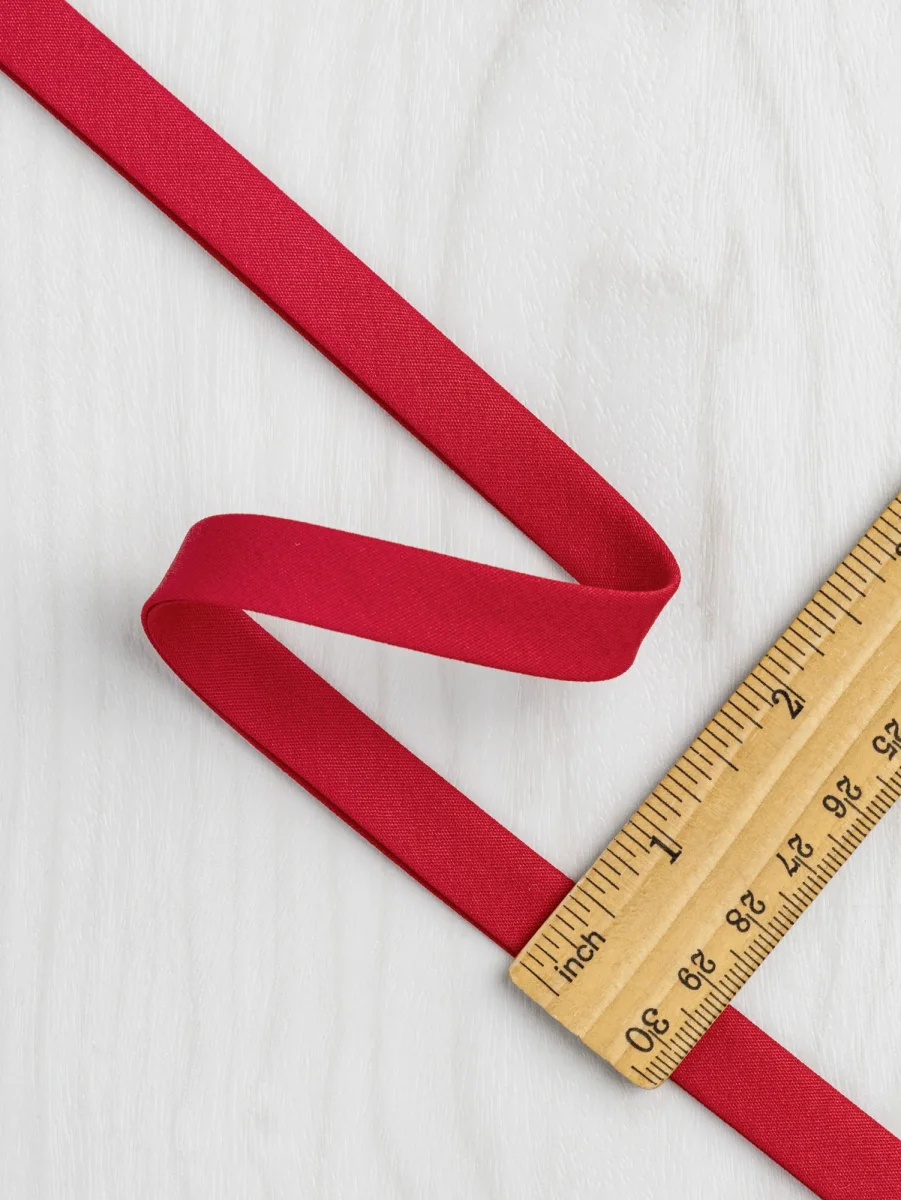 Double-Fold Cotton Poplin Bias Tape - 13 mm (1/2") wide - Red – Image 4