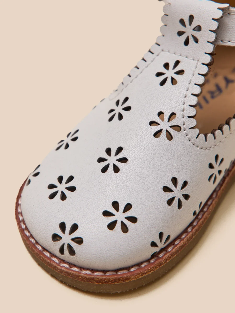 Salomés perforées en cuir Bébé – Image 5