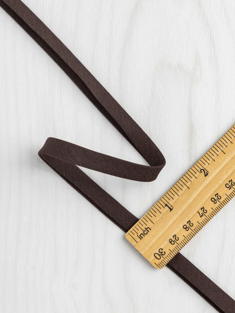 Double-Fold Cotton Poplin Bias Tape - 10 mm (3/8") wide - Chocolate – Image 4