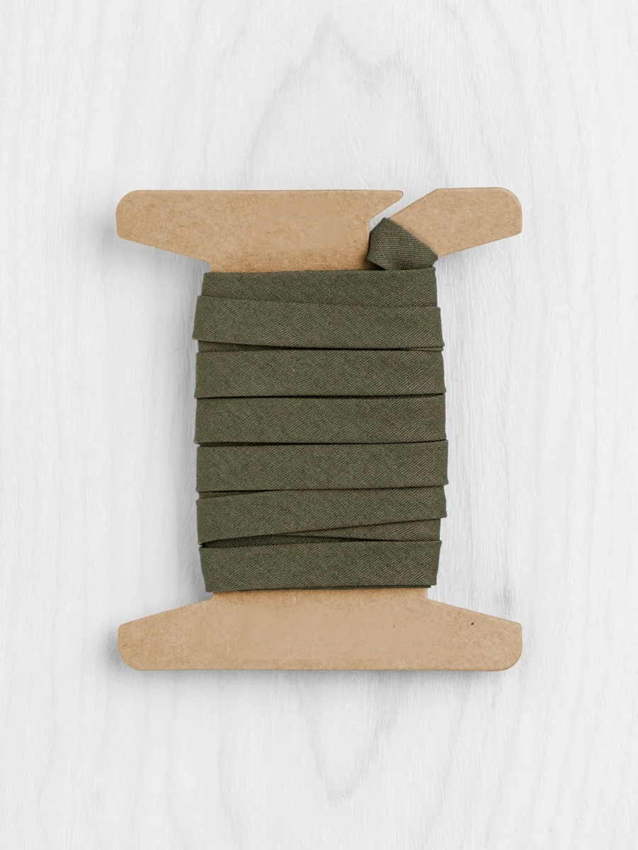 Double-Fold Cotton Poplin Bias Tape - 3/8" (10mm) wide - Dark Olive – Image 2
