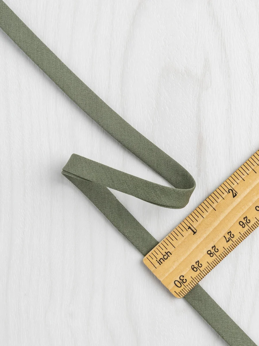 Double-Fold Cotton Poplin Bias Tape - 10 mm (3/8") wide - Olive – Image 4