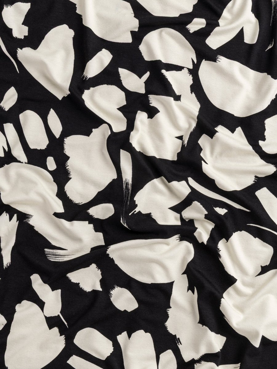 Abstract Brushstroke Viscose Knit - Black + Cream - Swatch – Image 4