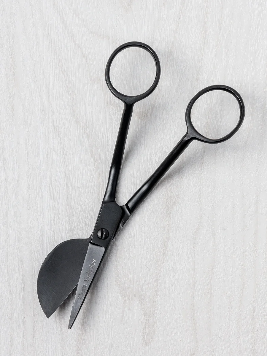 Core Exclusive: Black Duckbilled Scissors – Image 2