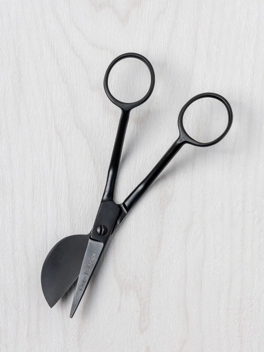 Core Exclusive: Black Duckbilled Scissors – Image 4
