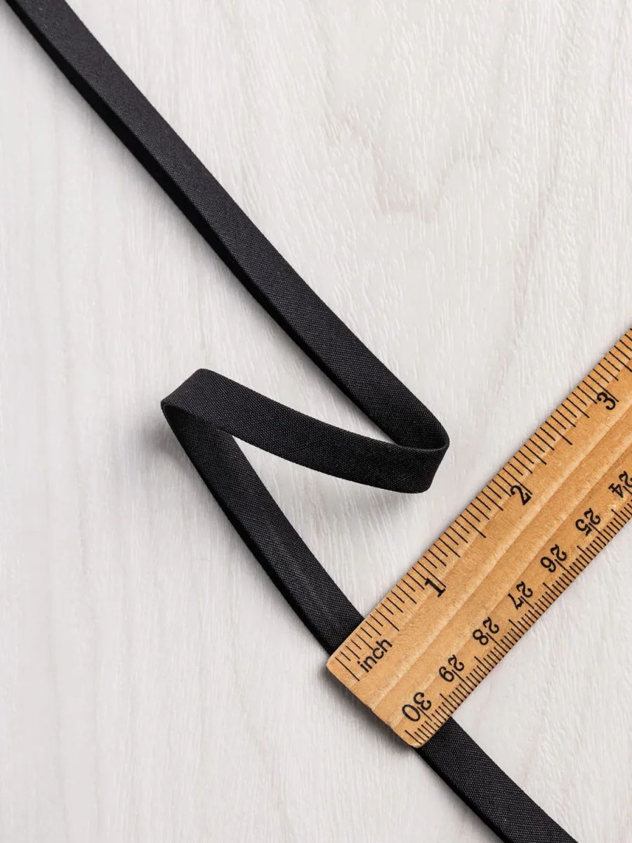 Double-Fold Cotton Poplin Bias Tape - 10 mm (3/8") wide - Black – Image 4