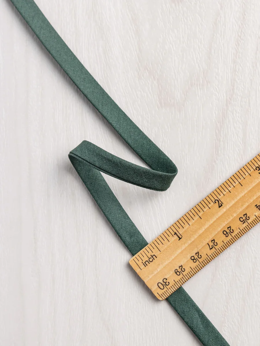 Double-Fold Cotton Poplin Bias Tape - 10 mm (3/8") wide - Forest – Image 4