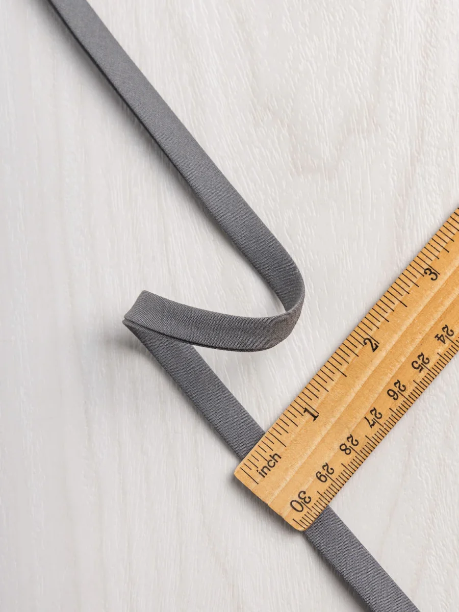 Double-Fold Cotton Poplin Bias Tape - 10 mm (3/8") wide - Basalt Grey – Image 4