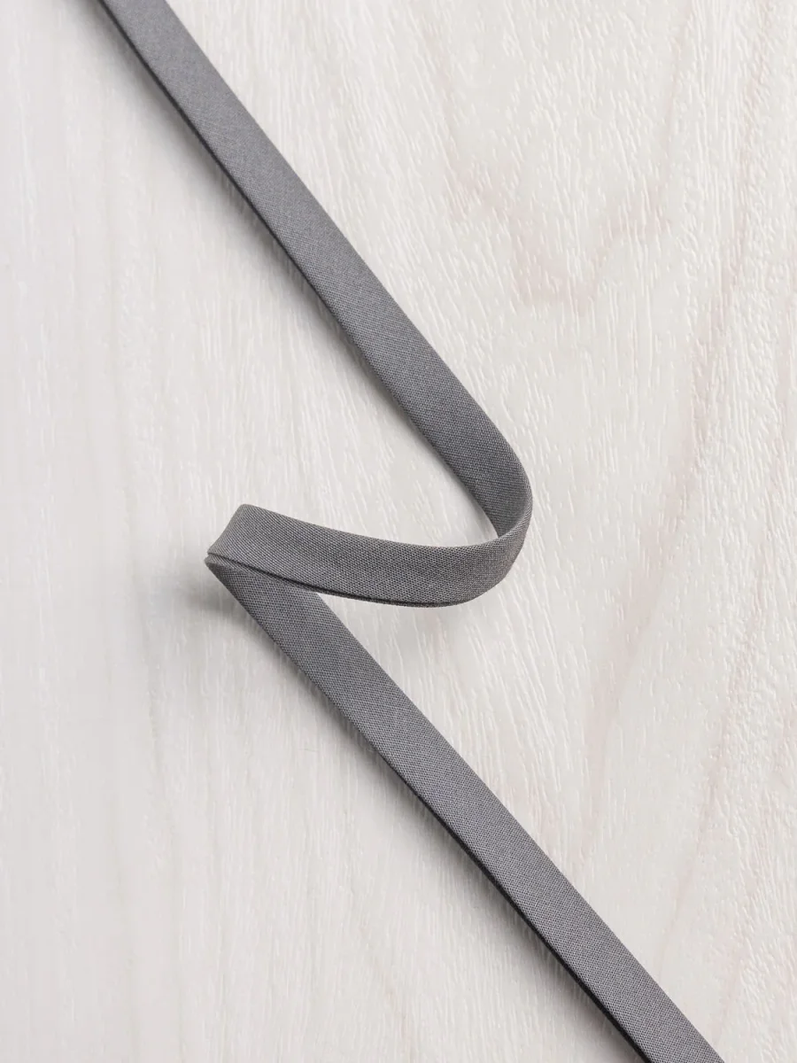 Double-Fold Cotton Poplin Bias Tape - 10 mm (3/8") wide - Basalt Grey – Image 2