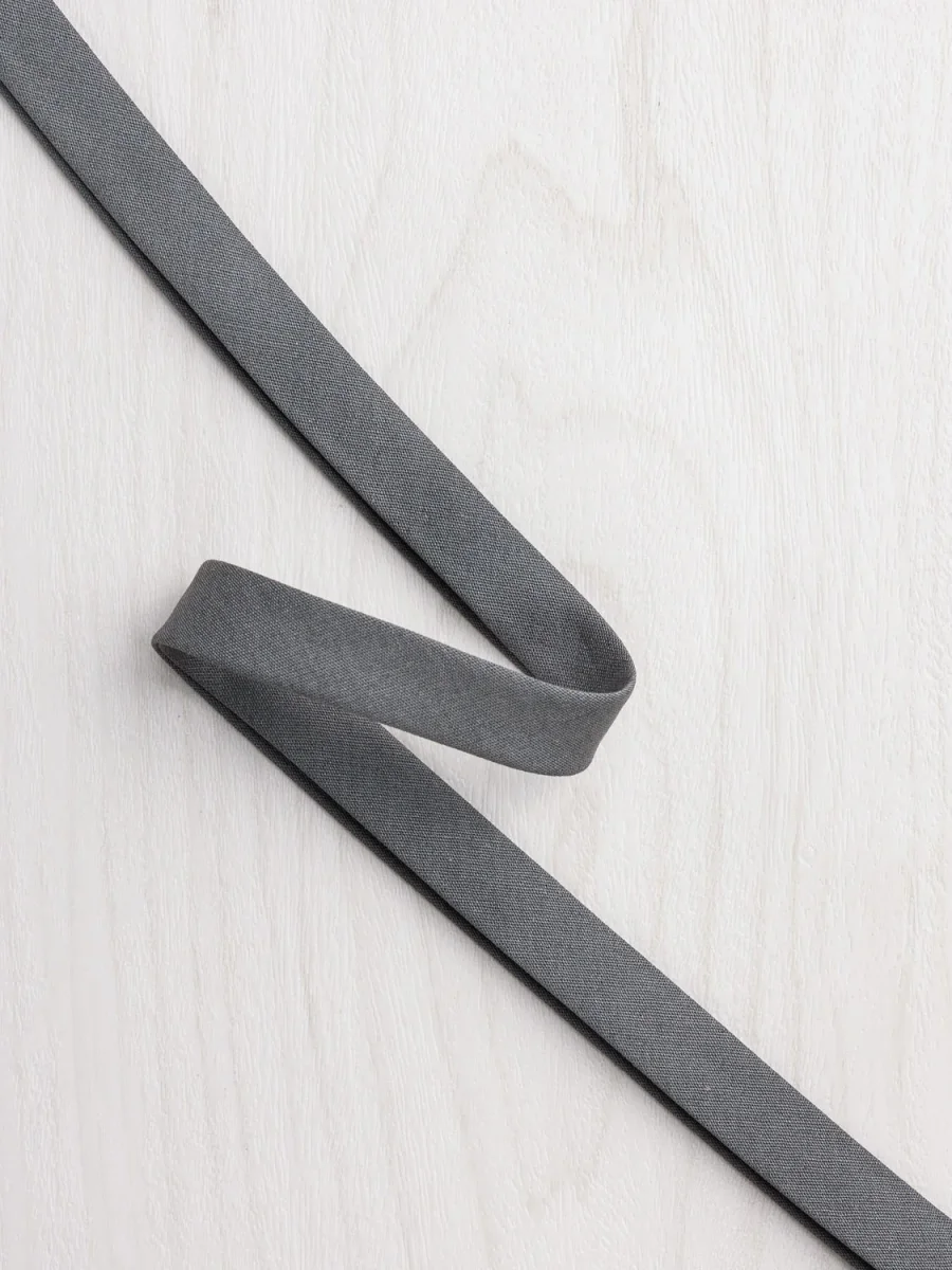 Double-Fold Cotton Poplin Bias Tape - 13 mm (1/2") wide - Basalt Grey – Image 2