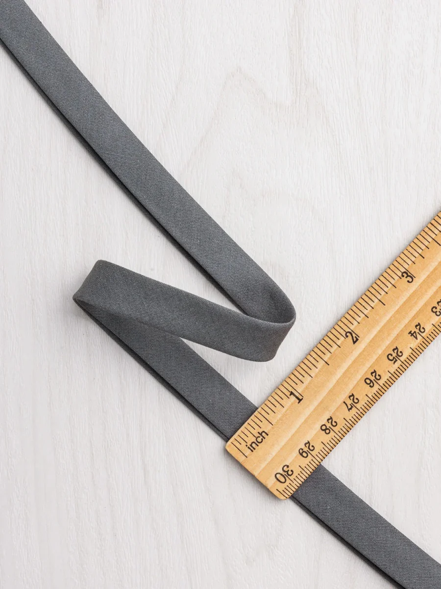 Double-Fold Cotton Poplin Bias Tape - 13 mm (1/2") wide - Basalt Grey – Image 3