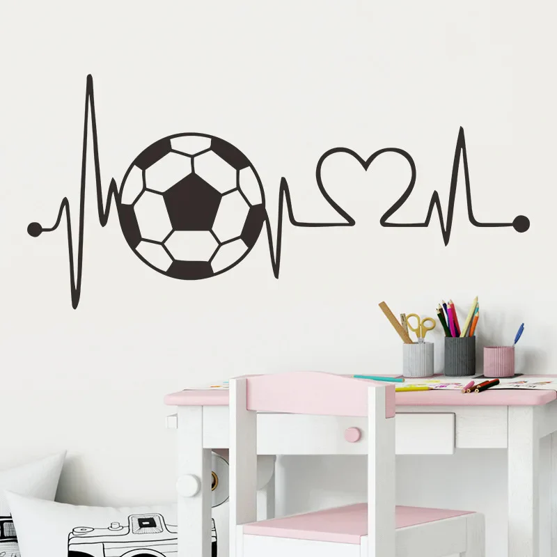 Sticker Mural Chambre Style Battement de Cœur avec un Ballon de Football – Image 4